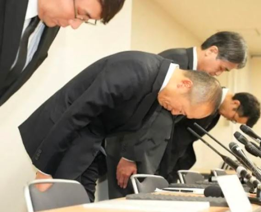 Ông Akihiro Kobayashi đã tổ chức họp báo và xin lỗi.png